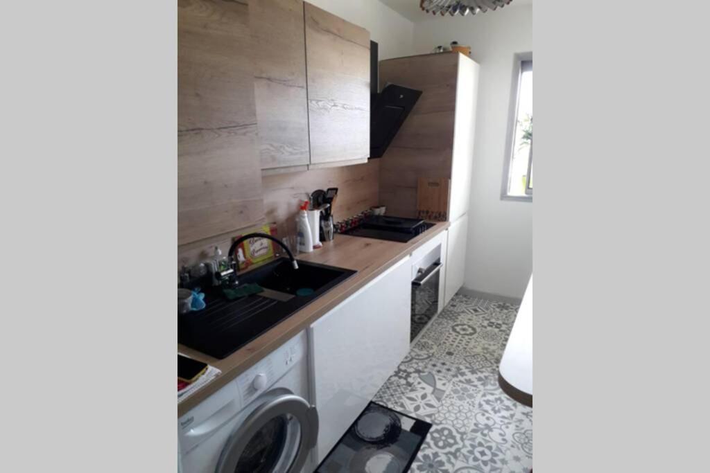 Chaleureux appart 2 pièces entièrement rénové. Apartamento Saint-Laurent-du-Var Exterior foto