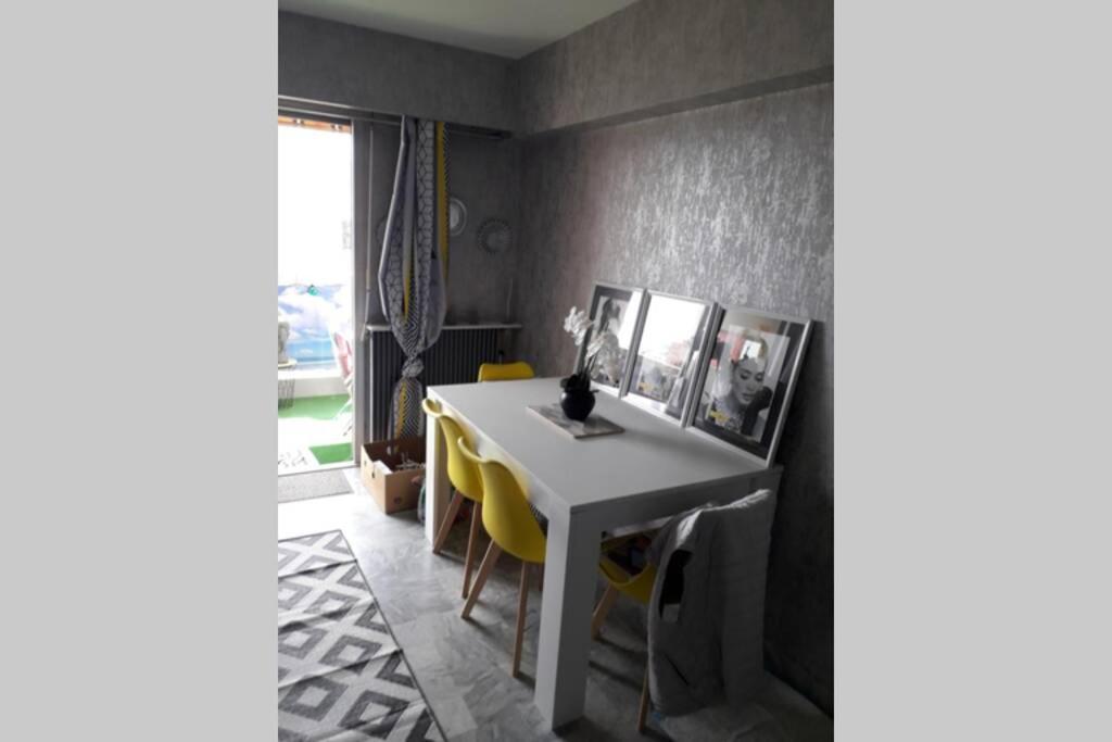 Chaleureux appart 2 pièces entièrement rénové. Apartamento Saint-Laurent-du-Var Exterior foto